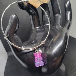Expandable bracelet with gummy bear charm